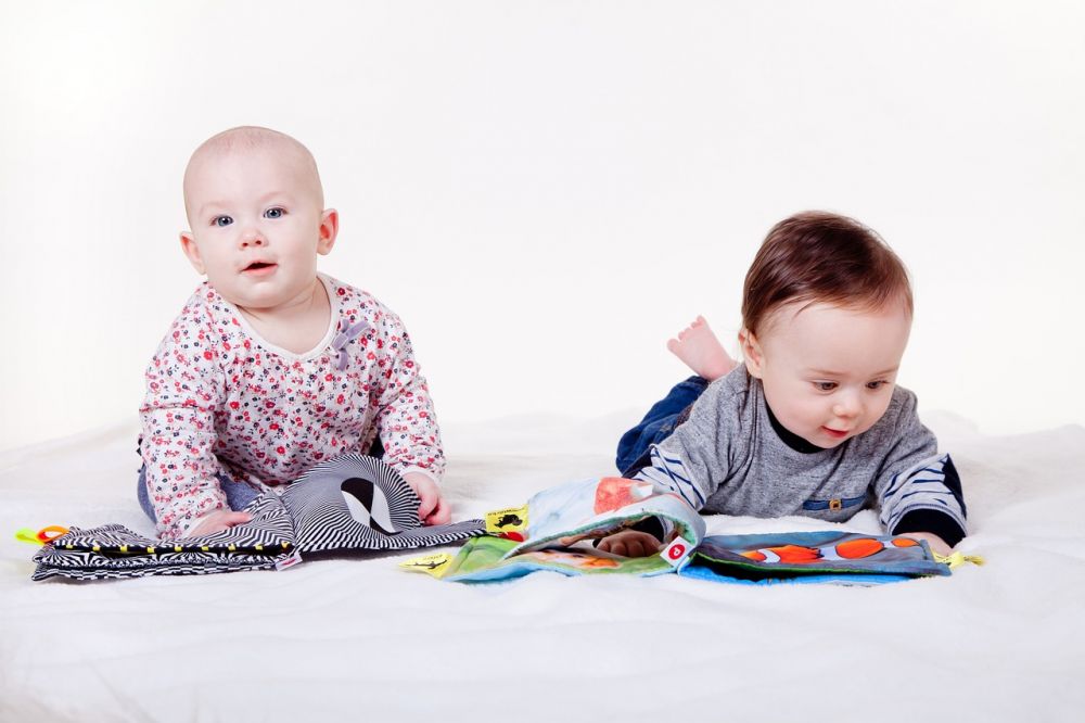 Baby leksaker: En guide till val och utveckling av leksaker för små barn